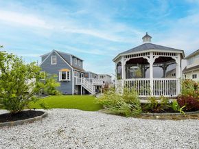 2 Bayview Avenue E, Lindenhurst NY 11757