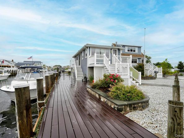 2 Bayview Avenue E, Lindenhurst NY 11757