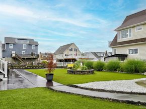 2 Bayview Avenue E, Lindenhurst NY 11757