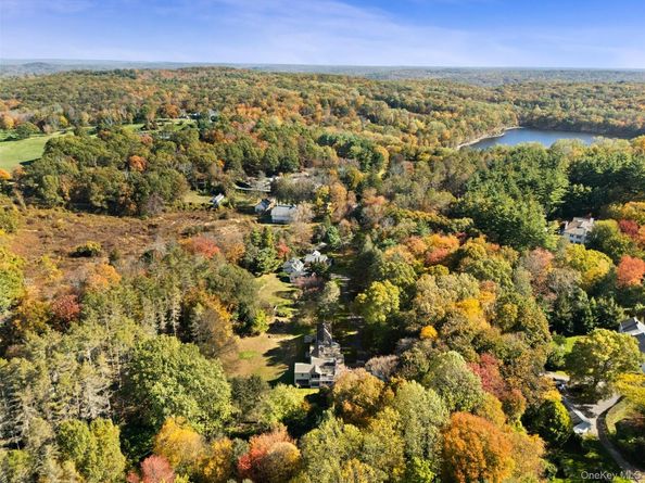 9 Oregon Road, Bedford Corners NY 10549