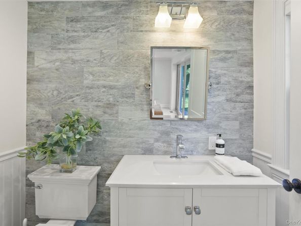 9 Oregon Road, Bedford Corners NY 10549