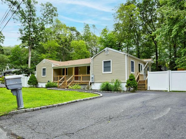 238 Locust Drive, Rocky Point NY 11778