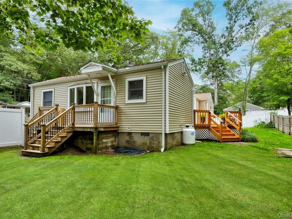 238 Locust Drive, Rocky Point NY 11778