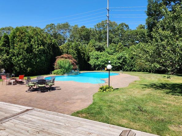 289 Carleton Drive E, Shirley NY 11967