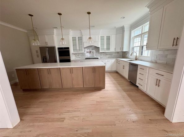 960 Cathedral Avenue, Franklin Square NY 11010