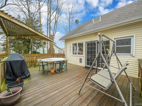 14 Tuttle Avenue, Eastport NY 11941