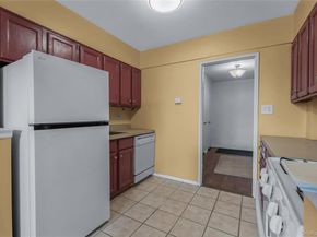 43-25 Douglaston Parkway 6K, Douglaston NY 11363