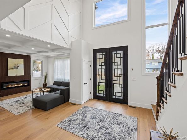 182 Friends Lane, Westbury NY 11590