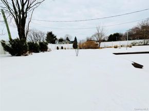 10 Kings Park Road, Commack NY 11725