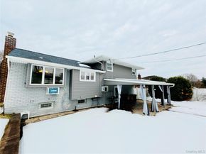 10 Kings Park Road, Commack NY 11725