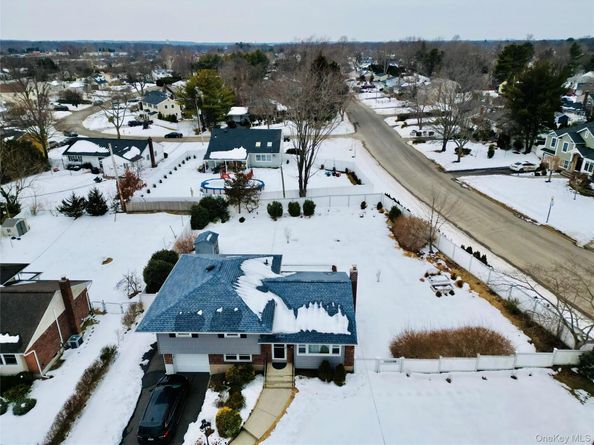 10 Kings Park Road, Commack NY 11725