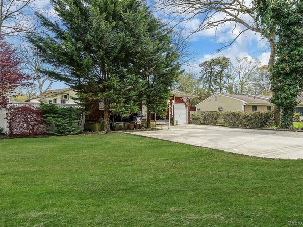 2771 Pond Avenue, Ronkonkoma NY 11779