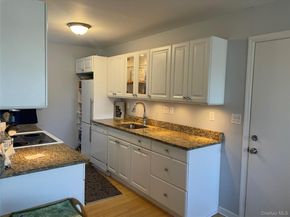 43 Brushy Neck Lane 10, Westhampton NY 11977