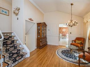 26 Wren Court, Northport NY 11768