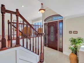 16 Phipps Lane, Plainview NY 11803