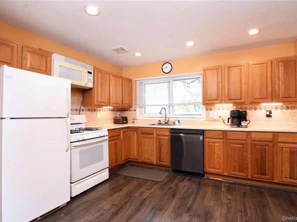 977 Brent Drive, Wantagh NY 11793