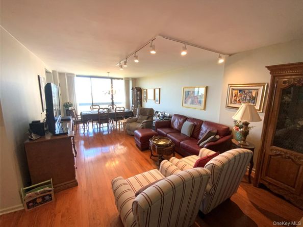 27010 Grand Central Parkway 23B, Floral Park NY 11005
