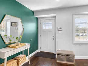 30 Clay Pitts Road, Greenlawn NY 11740