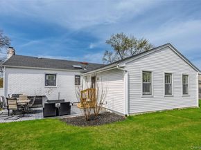 30 Clay Pitts Road, Greenlawn NY 11740