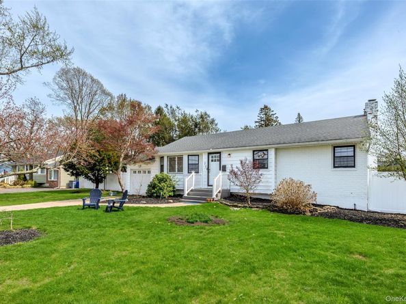 30 Clay Pitts Road, Greenlawn NY 11740