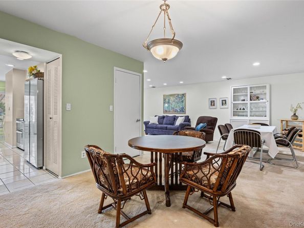 99 S Park Avenue 28, Rockville Centre NY 11570