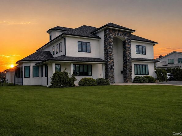 31 Shoal Drive, West Islip NY 11795