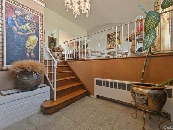34 Bonnie Drive, Westbury NY 11590