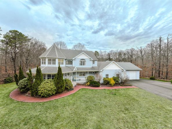 287 Dayton Avenue, Manorville NY 11949