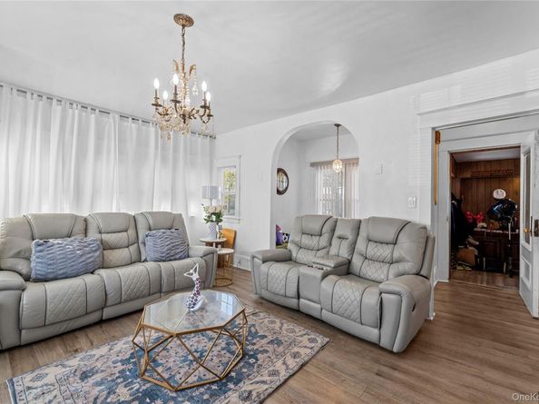 122 Buckingham Road, Yonkers NY 10701