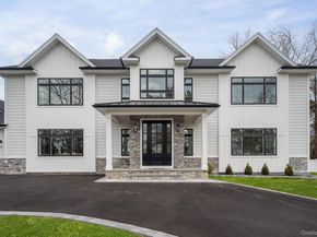 11 Edcris Lane, Huntington NY 11743