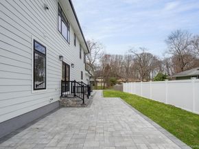 11 Edcris Lane, Huntington NY 11743