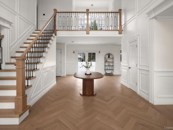 11 Edcris Lane, Huntington NY 11743