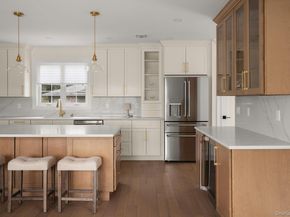 11 Edcris Lane, Huntington NY 11743