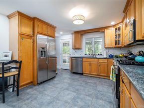 75 Lee Avenue, Rockville Centre NY 11570