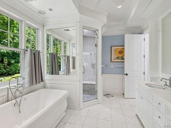 3 The Brae, Woodbury NY 11797