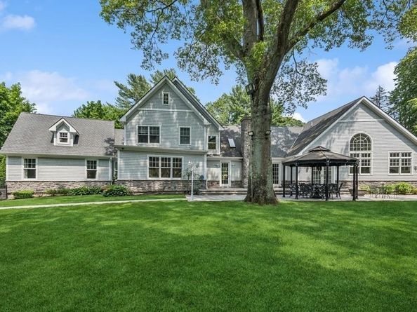 3 The Brae, Woodbury NY 11797