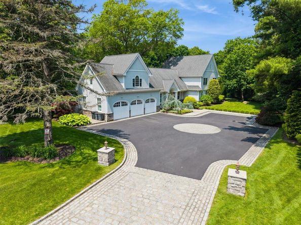3 The Brae, Woodbury NY 11797