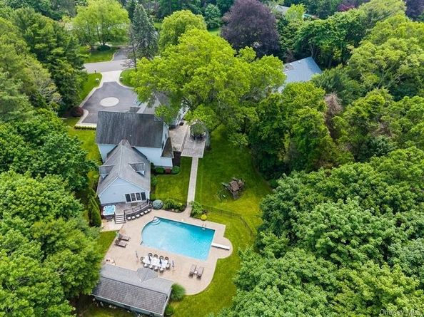 3 The Brae, Woodbury NY 11797