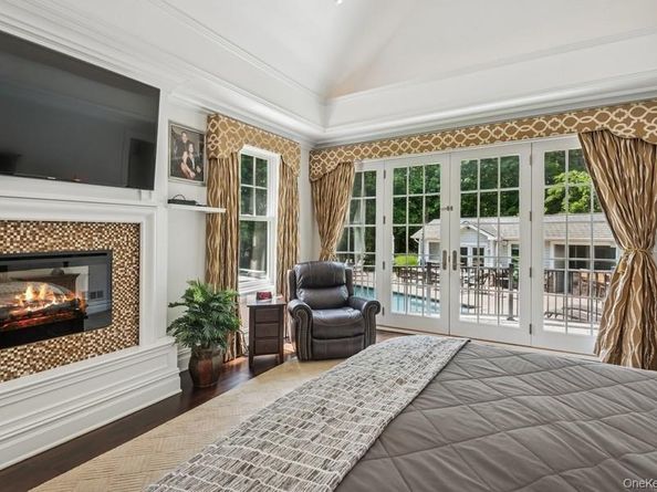 3 The Brae, Woodbury NY 11797