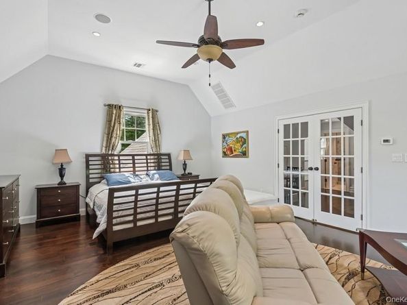 3 The Brae, Woodbury NY 11797