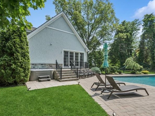 3 The Brae, Woodbury NY 11797