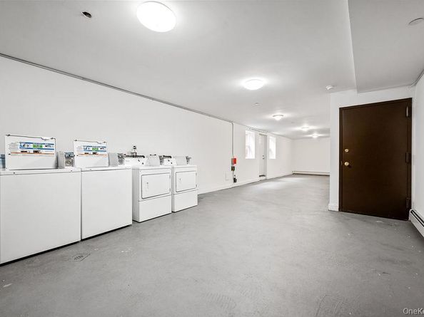 16001 Sanford Avenue, Flushing NY 11358