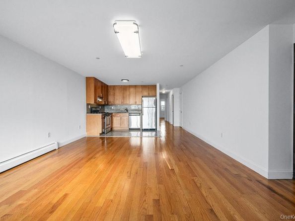 16001 Sanford Avenue, Flushing NY 11358
