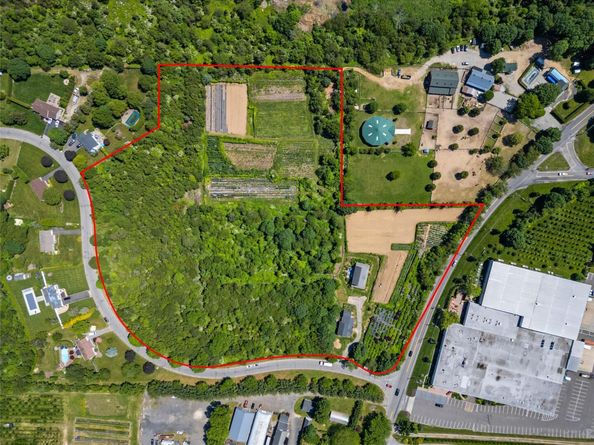 2706 Sound Avenue, Baiting Hollow NY 11933