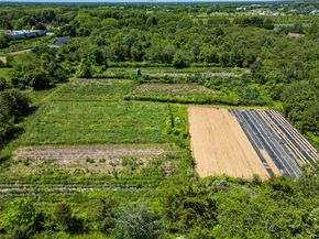 2706 Sound Avenue, Baiting Hollow NY 11933