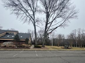 109 Glen Way, Syosset NY 11791