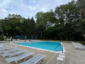 109 Glen Way, Syosset NY 11791