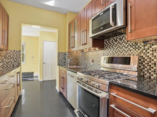 324 E 239th Street, Bronx NY 10470