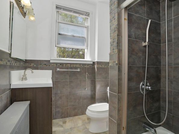 324 E 239th Street, Bronx NY 10470