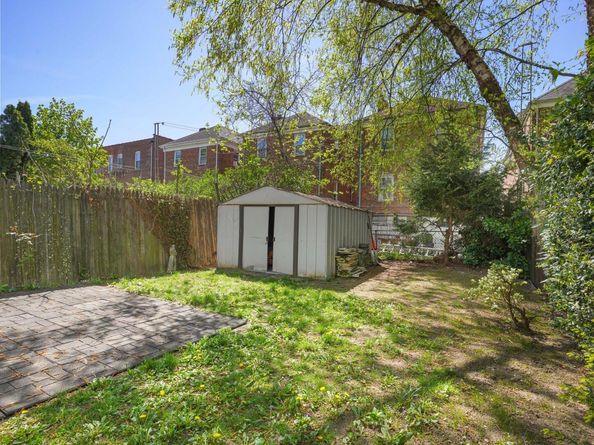 324 E 239th Street, Bronx NY 10470